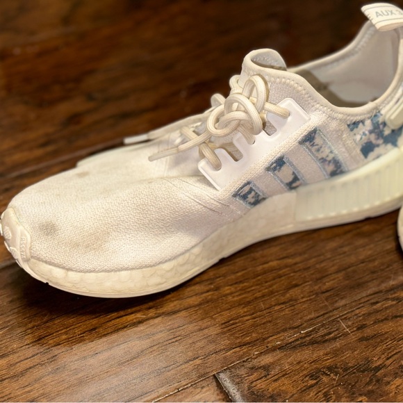 Womens Adidas Running Shoes nmd R1 CLOUD WHITE/AMBIENT SKY/CLOUD WHITE size 8.5 - Picture 3 of 9